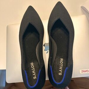 Rothy’s size 9
The point
Worn 1x
Ran through wash 1x